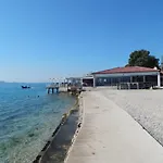 Perlini 자다르